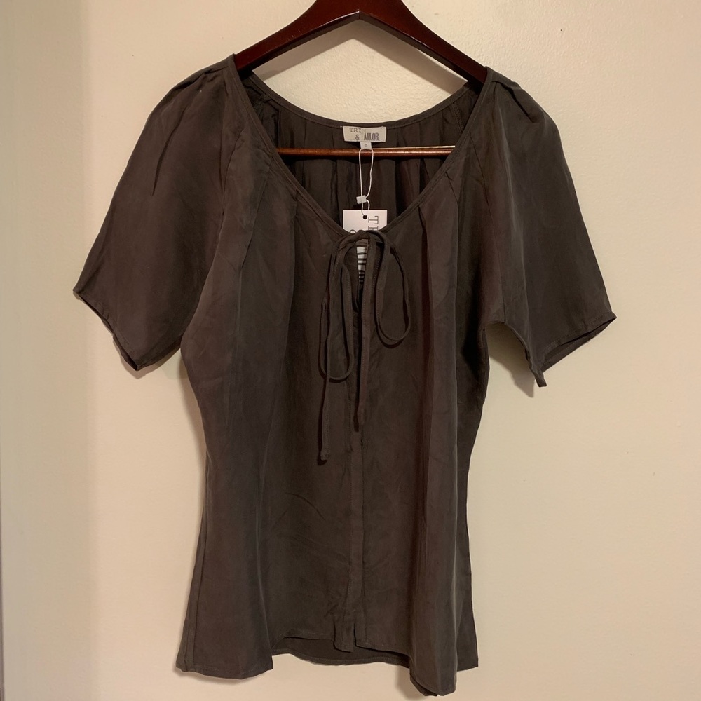 Trim & Tailor Short Sleeve Flowy Blouse Sz S